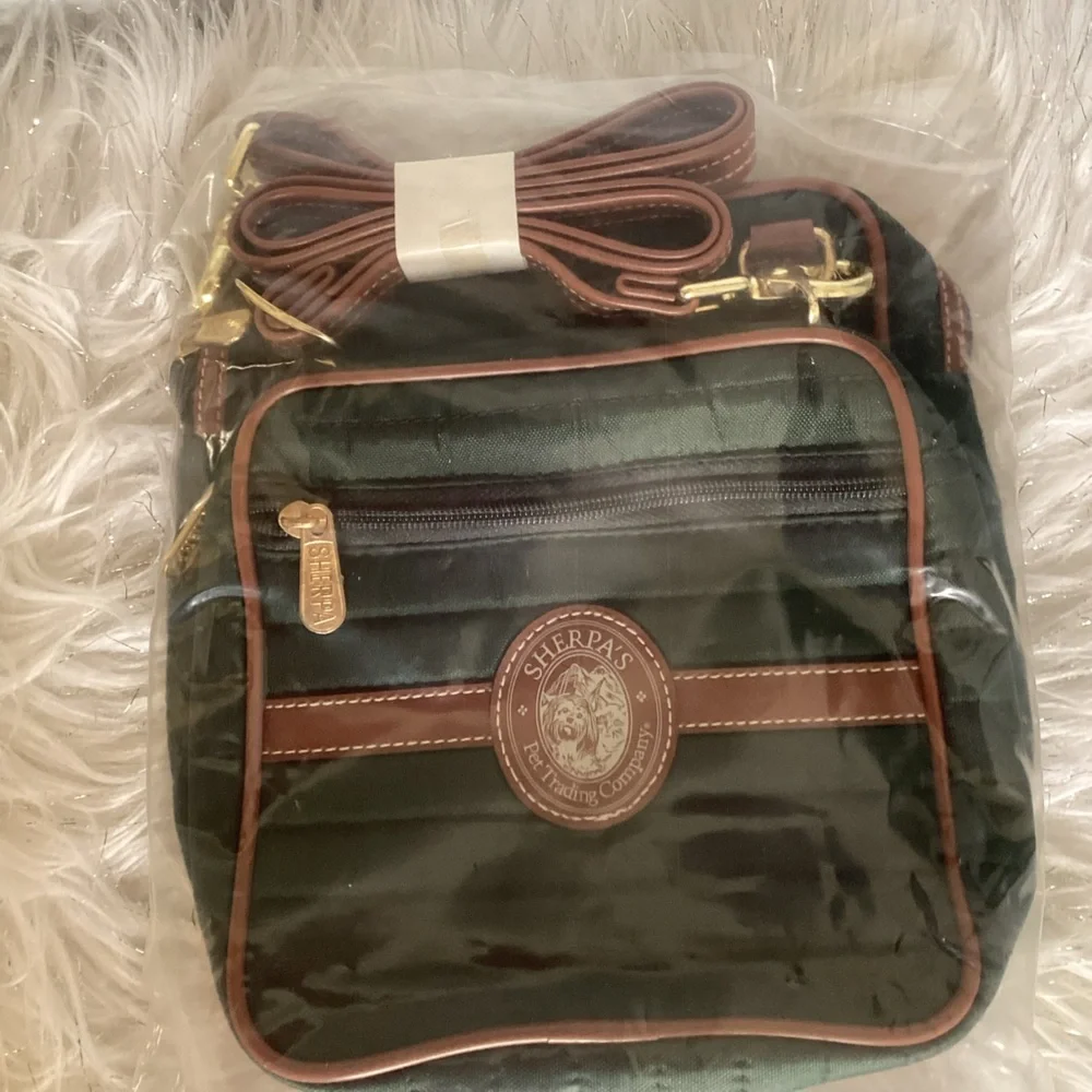 Green and Brown Sherpa Organizer